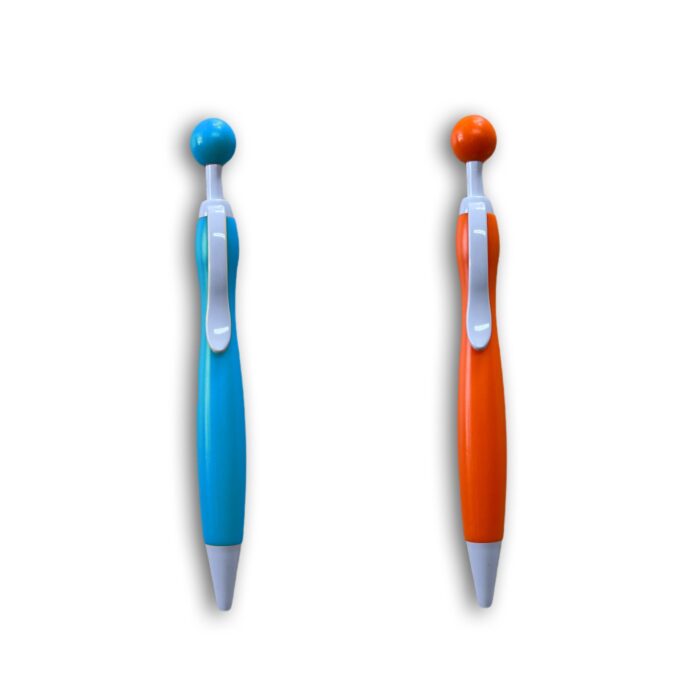 Stylos boules bleu et orange, écriture bleue quelle que soit la couleur du corps du stylo